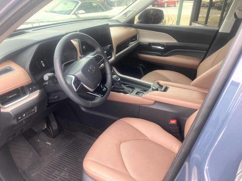 Used 2025 Toyota Grand Highlander AWD image 8