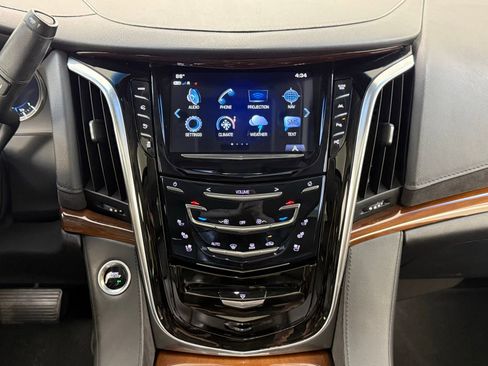 Used 2019 Cadillac Escalade ESV Luxury AWD/4WD image 28