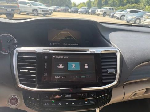 Used 2017 Honda Accord Touring image 17