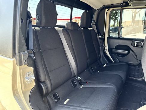 Used 2022 Jeep Gladiator Sport AWD/4WD image 26