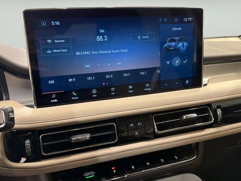 Used 2023 Lincoln Nautilus FWD w/ Premium Package image 18