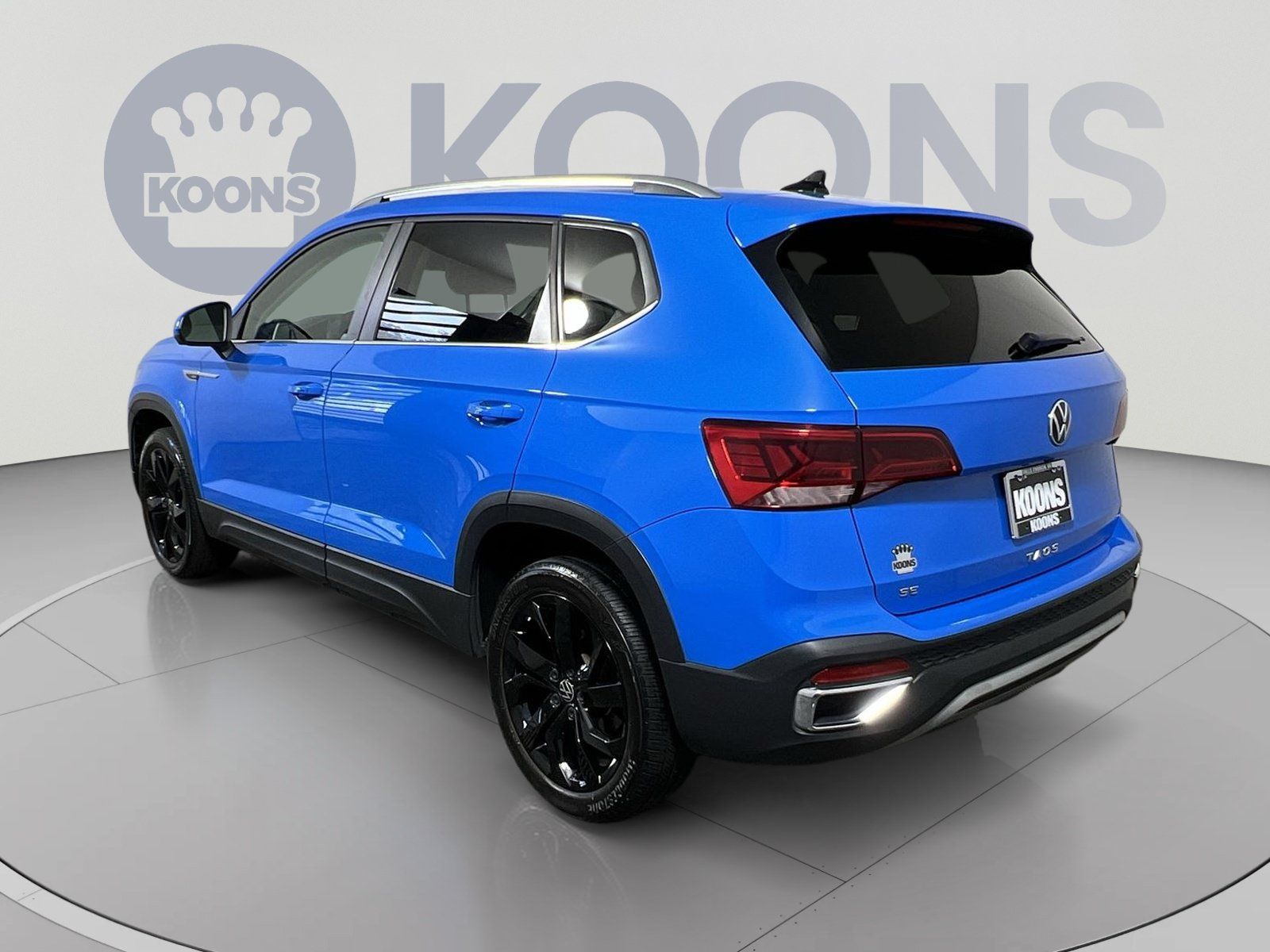 Used 2024 Volkswagen Taos SE w/ Panoramic Sunroof Package FWD image 8
