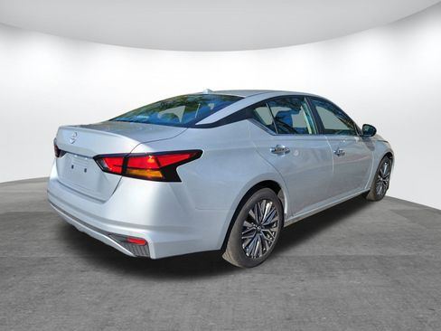 Used 2025 Nissan Altima 2.5 SV image 23