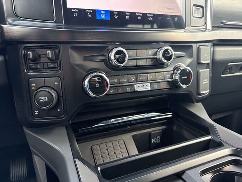 New 2026 Ford F250 Lariat w/ Black Appearance Package AWD/4WD image 18