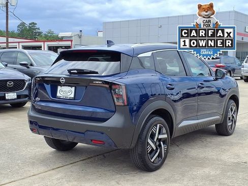 Used 2025 Nissan Kicks SV w/ SV Premium Package FWD image 2