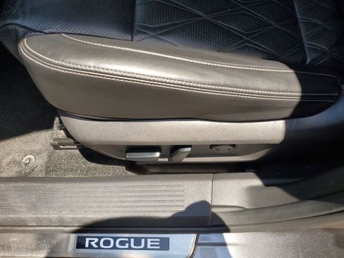 Used 2021 Nissan Rogue Platinum AWD/4WD image 22