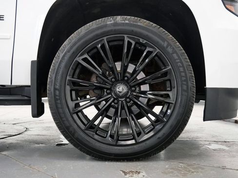 Used 2019 Chevrolet Tahoe Premier w/ RST 6.2L Performance Edition AWD/4WD image 37
