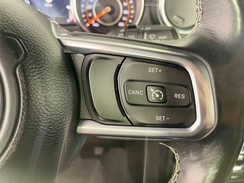 Used 2018 Jeep Wrangler Unlimited Sahara AWD/4WD image 14
