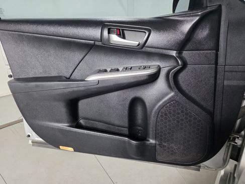 Used 2012 Toyota Camry SE FWD image 30
