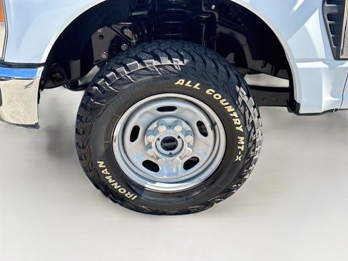 Used 2023 Ford F250 XL w/ FX4 Off-Road Package AWD/4WD image 28