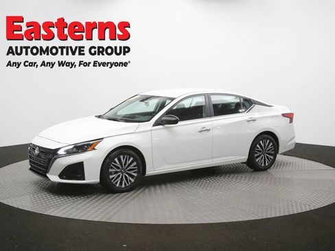 Used 2025 Nissan Altima 2.5 SV FWD image 56