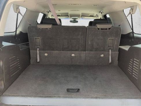 Used 2016 Chevrolet Suburban LS RWD image 6