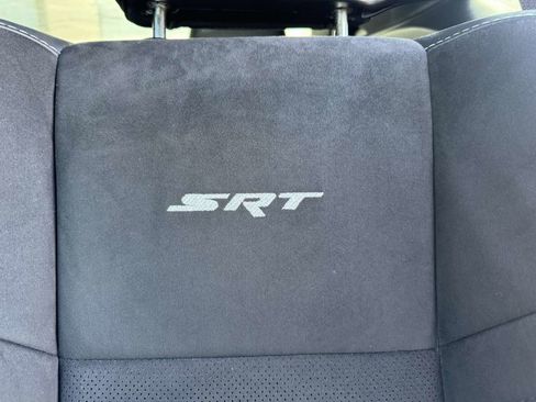 Used 2015 Dodge Challenger SRT image 29