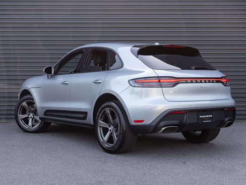 Certified 2026 Porsche Macan AWD/4WD image 3