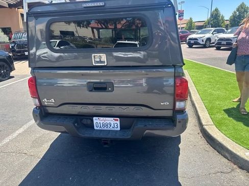 Certified 2022 Toyota Tacoma SR5 AWD/4WD image 25