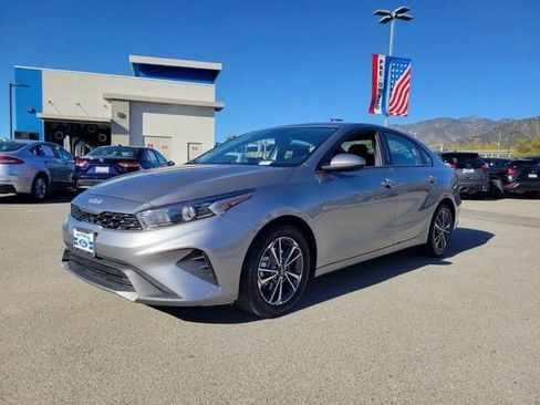 Used 2023 Kia Forte LXS image 2