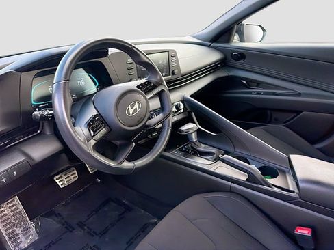 Certified 2025 Hyundai Elantra Sport FWD image 9