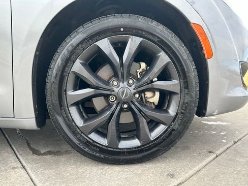 Used 2020 Chrysler Pacifica Touring-L Plus image 30