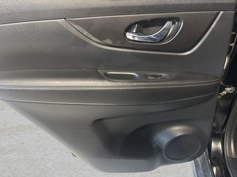 Used 2020 Nissan Rogue SV w/ Premium Package image 15