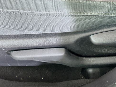 Used 2018 Toyota Corolla LE image 13