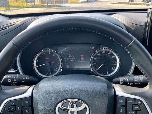 Used 2023 Toyota Highlander XLE FWD image 13