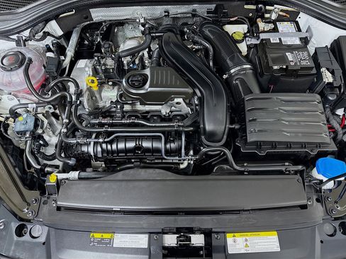 Certified 2025 Volkswagen Jetta SE w/ Sunroof Package image 27