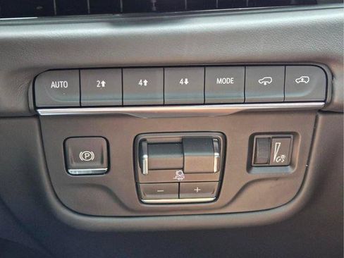 Certified 2026 Cadillac Escalade Platinum Luxury AWD/4WD image 32