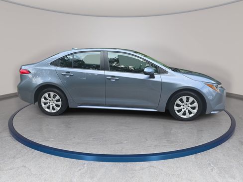 Used 2024 Toyota Corolla LE FWD image 4