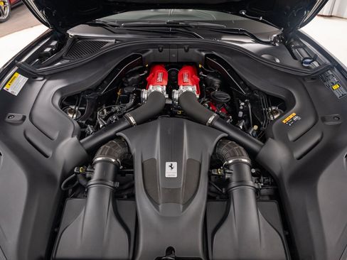 Used 2019 Ferrari Portofino RWD image 60