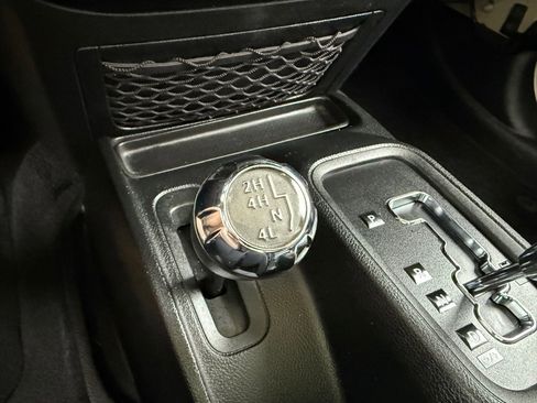 Used 2018 Jeep Wrangler Unlimited Sport S AWD/4WD image 24