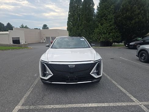 Used 2024 Cadillac Lyriq Tech AWD/4WD image 3