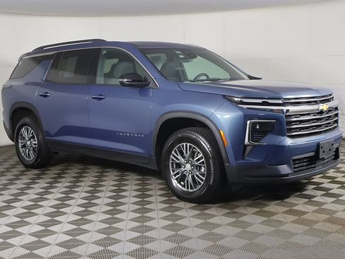 Used 2025 Chevrolet Traverse LT AWD/4WD image 54