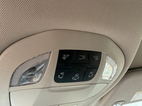 Used 2021 Chrysler Pacifica Touring-L image 37