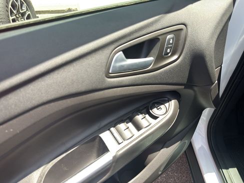 Used 2018 Ford Escape SE AWD/4WD image 9