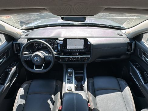 Certified 2024 Nissan Pathfinder SL w/ SL Premium Package image 29