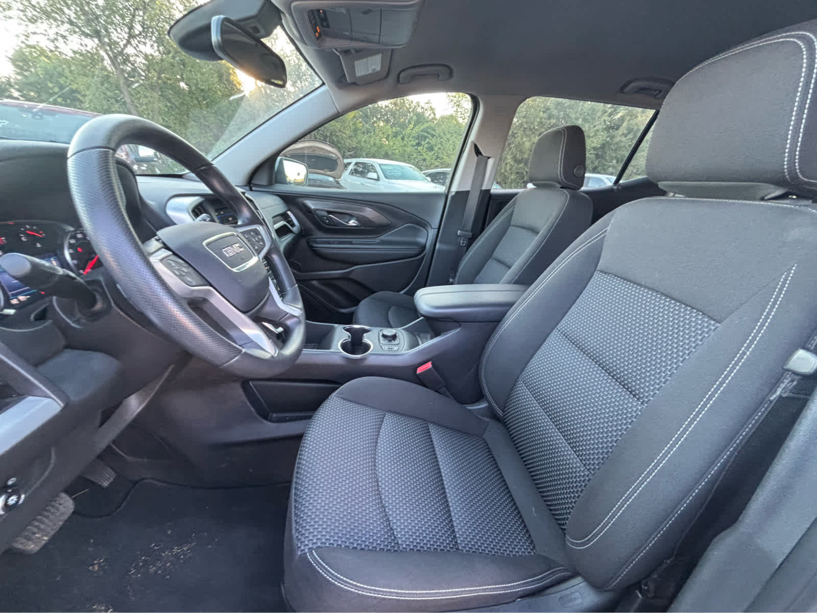 Used 2024 GMC Terrain SLE w/ Driver Convenience Package AWD/4WD image 3