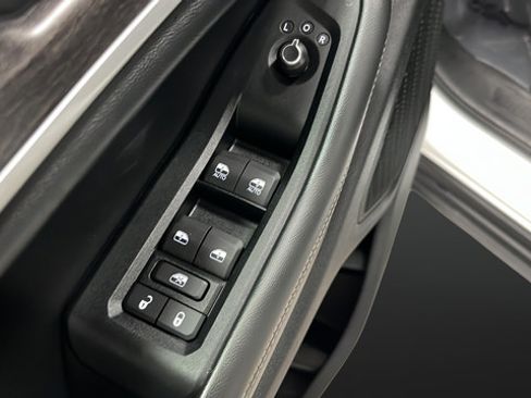 Used 2025 Jeep Grand Cherokee Limited w/ Luxury Tech Group II AWD/4WD image 21