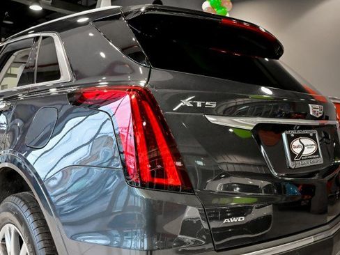 Used 2023 Cadillac XT5 Premium Luxury image 13