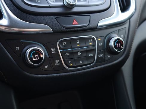 Used 2018 Chevrolet Equinox Premier AWD/4WD image 13