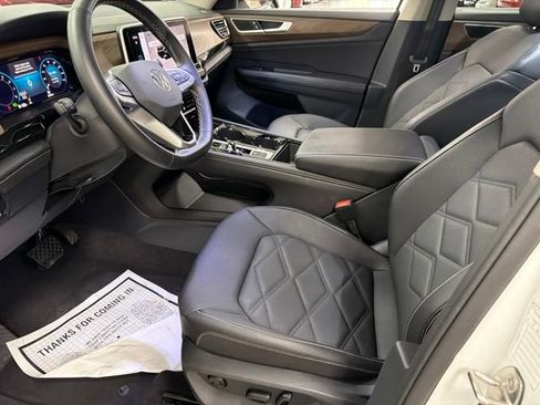Used 2025 Volkswagen Atlas SE AWD/4WD image 17