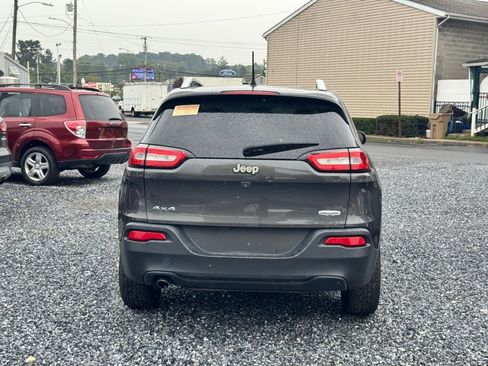 Used 2016 Jeep Cherokee Latitude w/ Cold Weather Group image 5