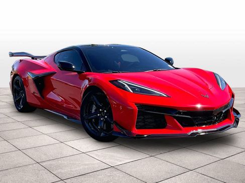 Used 2024 Chevrolet Corvette Z06 w/ Z07 Performance Package RWD image 2
