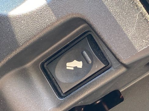 Used 2019 RAM 2500 Big Horn AWD/4WD image 16