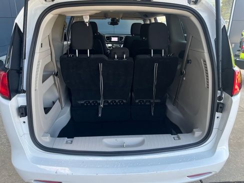 Used 2024 Chrysler Voyager LX image 24
