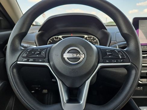 Used 2024 Nissan Altima 2.5 SV FWD image 30