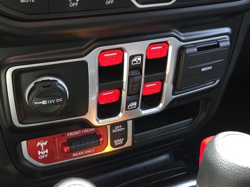 Used 2023 Jeep Wrangler Unlimited Rubicon w/ Cold Weather Group image 18