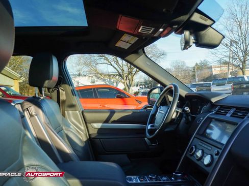 Used 2020 Land Rover Discovery Landmark image 34