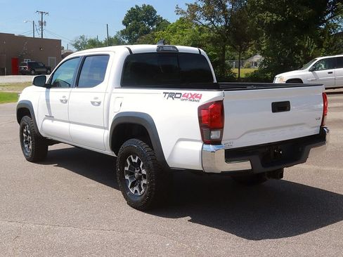 Used 2019 Toyota Tacoma TRD Off-Road AWD/4WD image 5