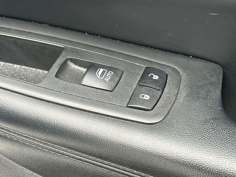 Used 2018 Jeep Grand Cherokee Limited image 22