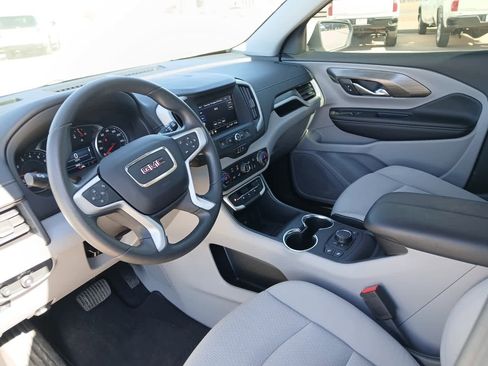 Used 2024 GMC Terrain SLE w/ Driver Convenience Package image 17